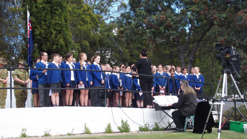 remembrance_day_2025_sacred_heart_choir_lvrsl_cenotaph